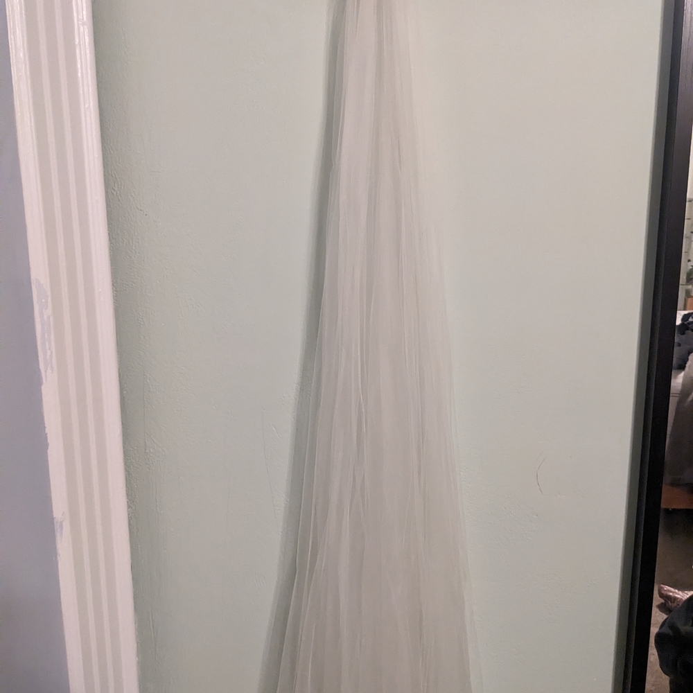 Soft and elegant 50" white wedding veil